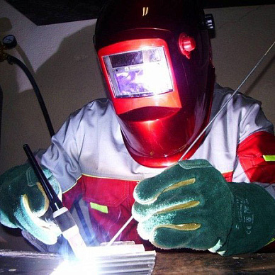 Сварщик аргонной сварки / Сварщик дуговой сварки неплавящимся электродом в защитном газе
